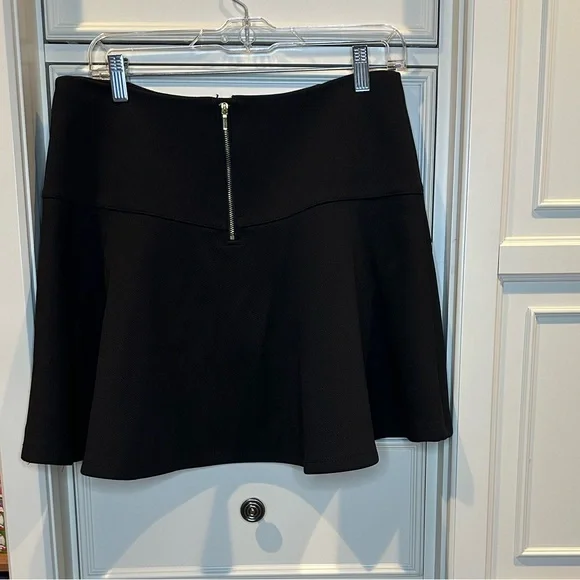 BeBe Flair Skirt Size Medium - Picture 3 of 4